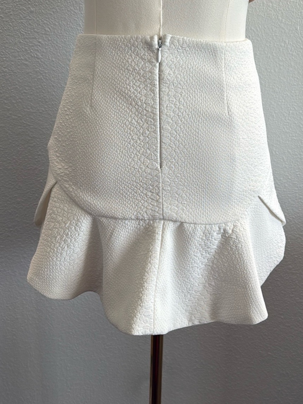 Seek The Label White Textured Mini Skirt Size XS - Picture 2 of 6